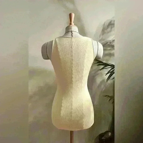 Scoop Stretch Ribbed Shaping Tank Top | Size XS/S | Yellow Color - Picture 2 of 5